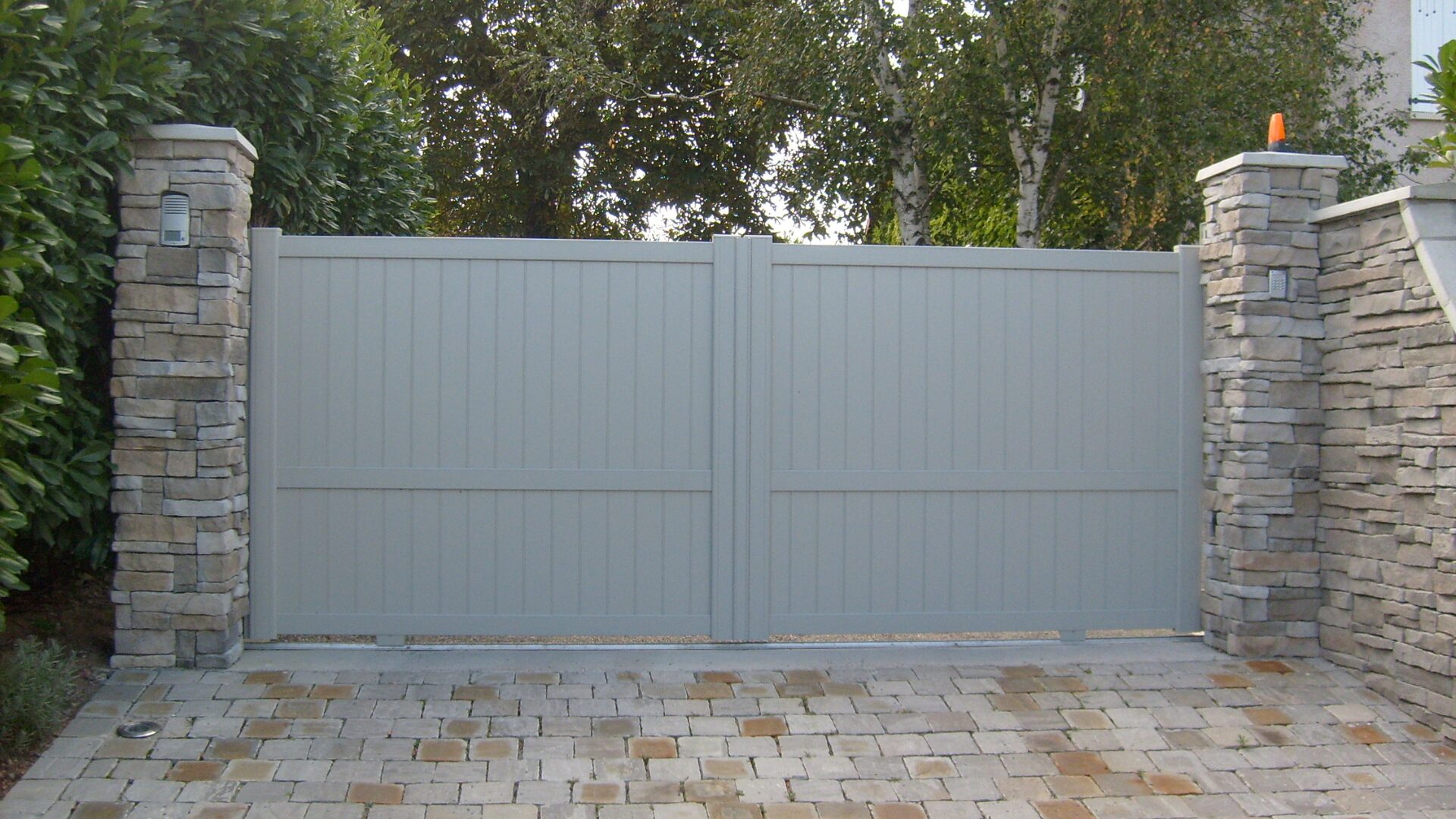 Ferronerie & metallerie Charlieu - portail sur mesure