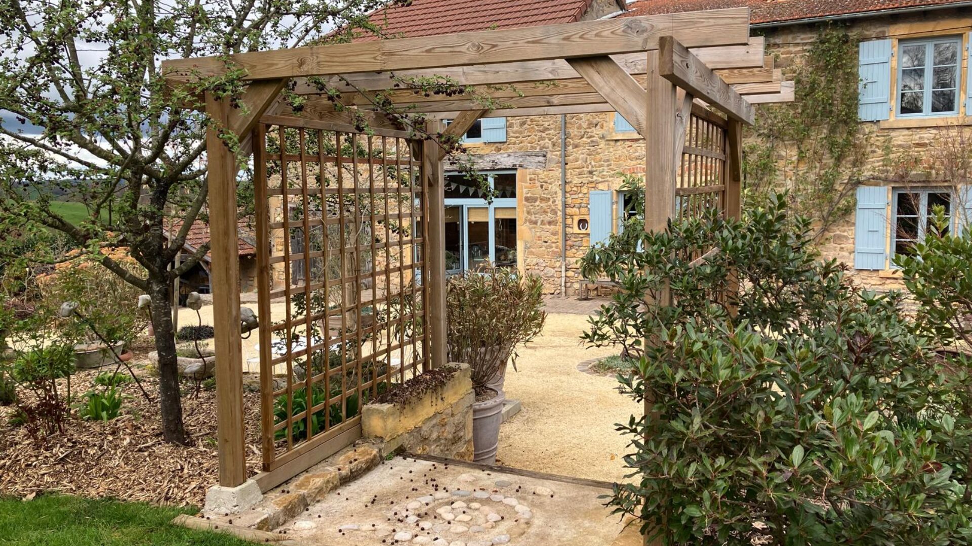 Installation & structure Roanne - pergola personnalisé