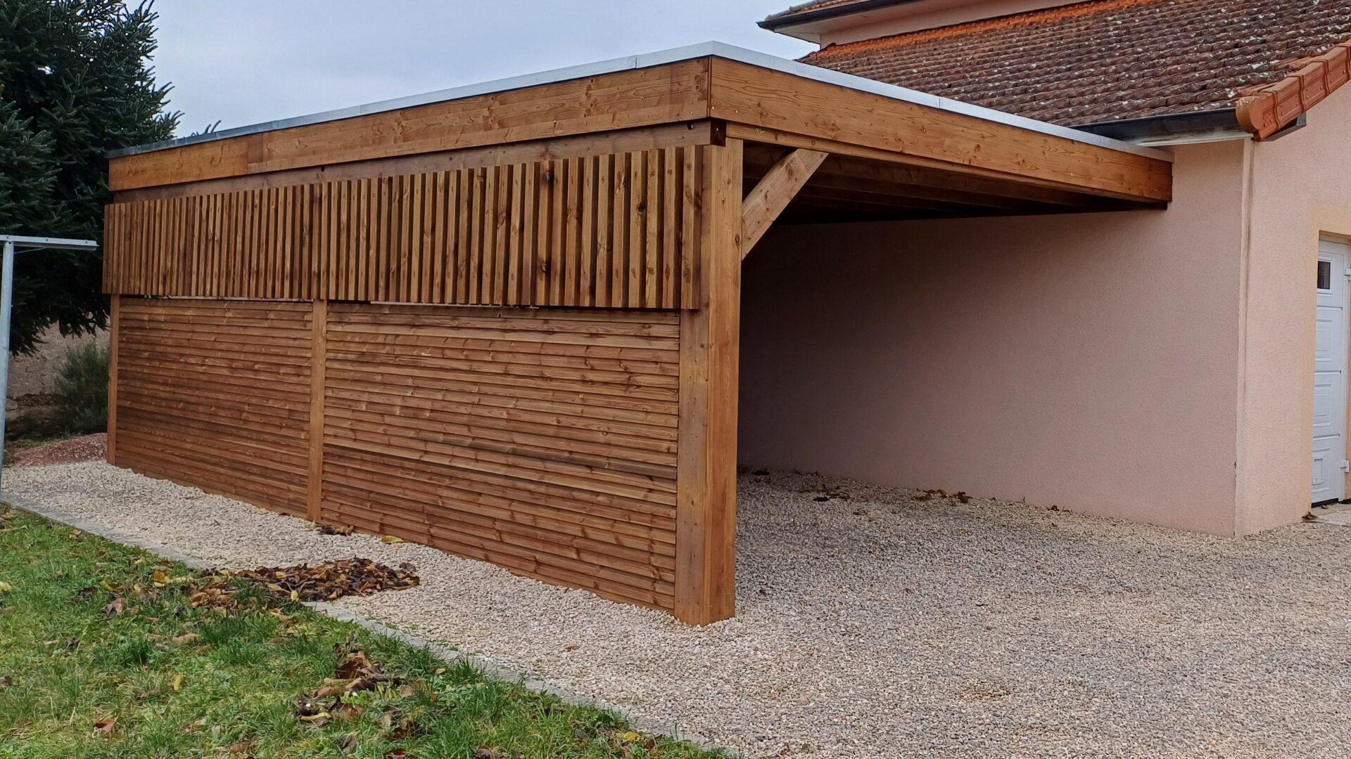 Installation & structure Charlieu - garage extérieur voiture